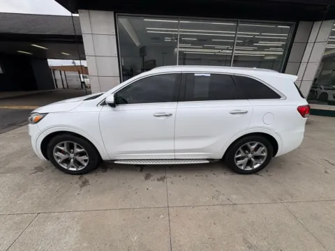 Photos of 2018 Kia Sorento SX for sale in Indianapolis, IN at AutoGiant USA Indianapolis