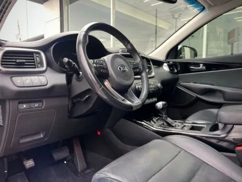Photos of 2018 Kia Sorento SX for sale in Indianapolis, IN at AutoGiant USA Indianapolis