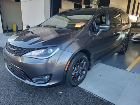 Gray 2018 Chrysler Pacifica Touring L Plus for sale in Indianapolis, IN