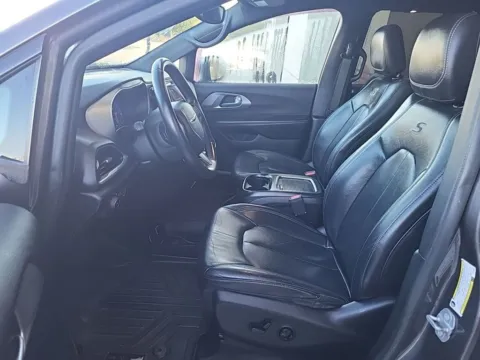 More photos of 2018 Chrysler Pacifica Touring L Plus at AutoGiant USA Indianapolis, IN