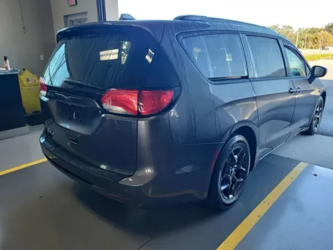 More photos of 2018 Chrysler Pacifica Touring L Plus at AutoGiant USA Indianapolis, IN