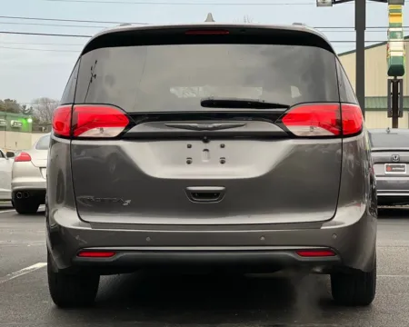 More photos of 2018 Chrysler Pacifica Touring L Plus at AutoGiant USA Indianapolis, IN