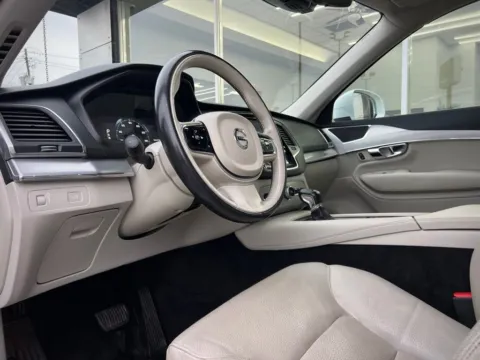 Photos of 2017 Volvo XC90 T5 Momentum for sale in Indianapolis, IN at AutoGiant USA Indianapolis