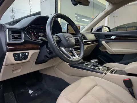 Photos of 2019 Audi Q5 2.0T Prestige for sale in Indianapolis, IN at AutoGiant USA Indianapolis