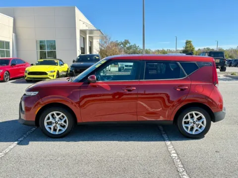 Photos of 2022 Kia Soul LX for sale in Indianapolis, IN at AutoGiant USA Indianapolis