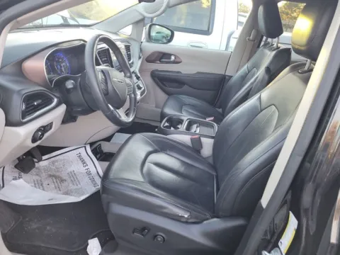 More photos of 2017 Chrysler Pacifica Touring L at AutoGiant USA Indianapolis, IN