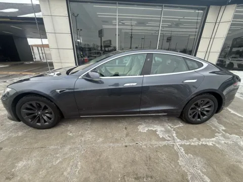 Photos of 2018 Tesla Model S 100D for sale in Indianapolis, IN at AutoGiant USA Indianapolis