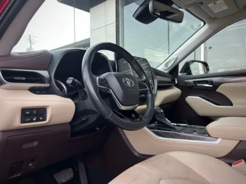 Photos of 2020 Toyota Highlander Limited for sale in Indianapolis, IN at AutoGiant USA Indianapolis