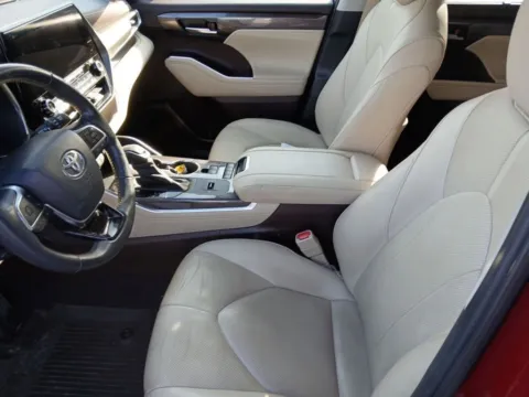 More photos of 2020 Toyota Highlander Limited at AutoGiant USA Indianapolis, IN