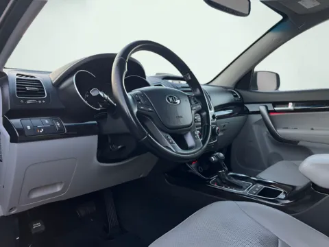 Photos of 2014 Kia Sorento SX for sale in Indianapolis, IN at AutoGiant USA Indianapolis