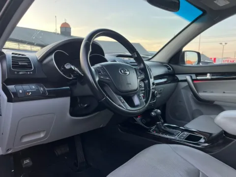 Photos of 2014 Kia Sorento SX for sale in Indianapolis, IN at AutoGiant USA Indianapolis