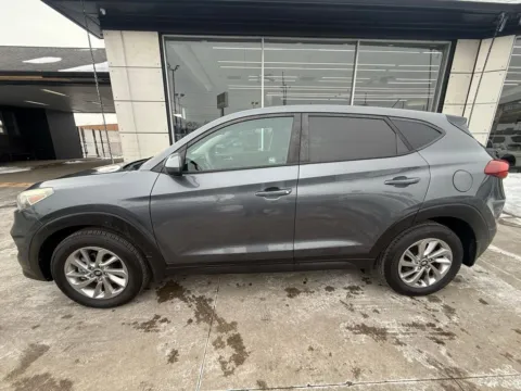 Photos of 2018 Hyundai Tucson SE for sale in Indianapolis, IN at AutoGiant USA Indianapolis