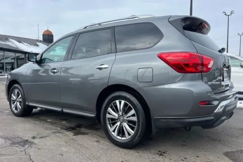More photos of 2019 Nissan Pathfinder S at AutoGiant USA Indianapolis, IN