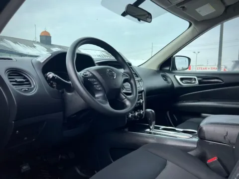 Photos of 2019 Nissan Pathfinder S for sale in Indianapolis, IN at AutoGiant USA Indianapolis