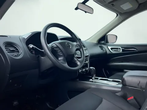 Photos of 2019 Nissan Pathfinder S for sale in Indianapolis, IN at AutoGiant USA Indianapolis