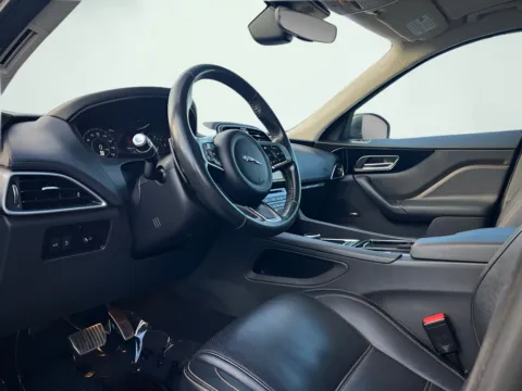 Photos of 2019 Jaguar F-PACE 25t Prestige for sale in Indianapolis, IN at AutoGiant USA Indianapolis