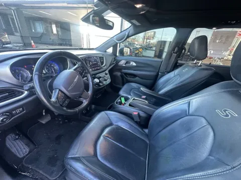 Photos of 2019 Chrysler Pacifica Touring L Plus for sale in Indianapolis, IN at AutoGiant USA Indianapolis