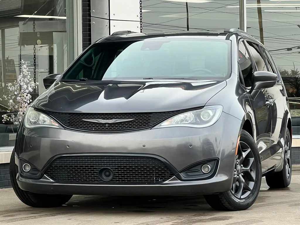 Gray 2019 Chrysler Pacifica Touring L Plus for sale in Indianapolis, IN