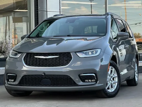 Gray 2022 Chrysler Pacifica Touring L for sale in Indianapolis, IN