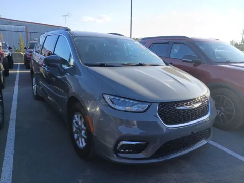Photos of 2022 Chrysler Pacifica Touring L for sale in Indianapolis, IN at AutoGiant USA Indianapolis