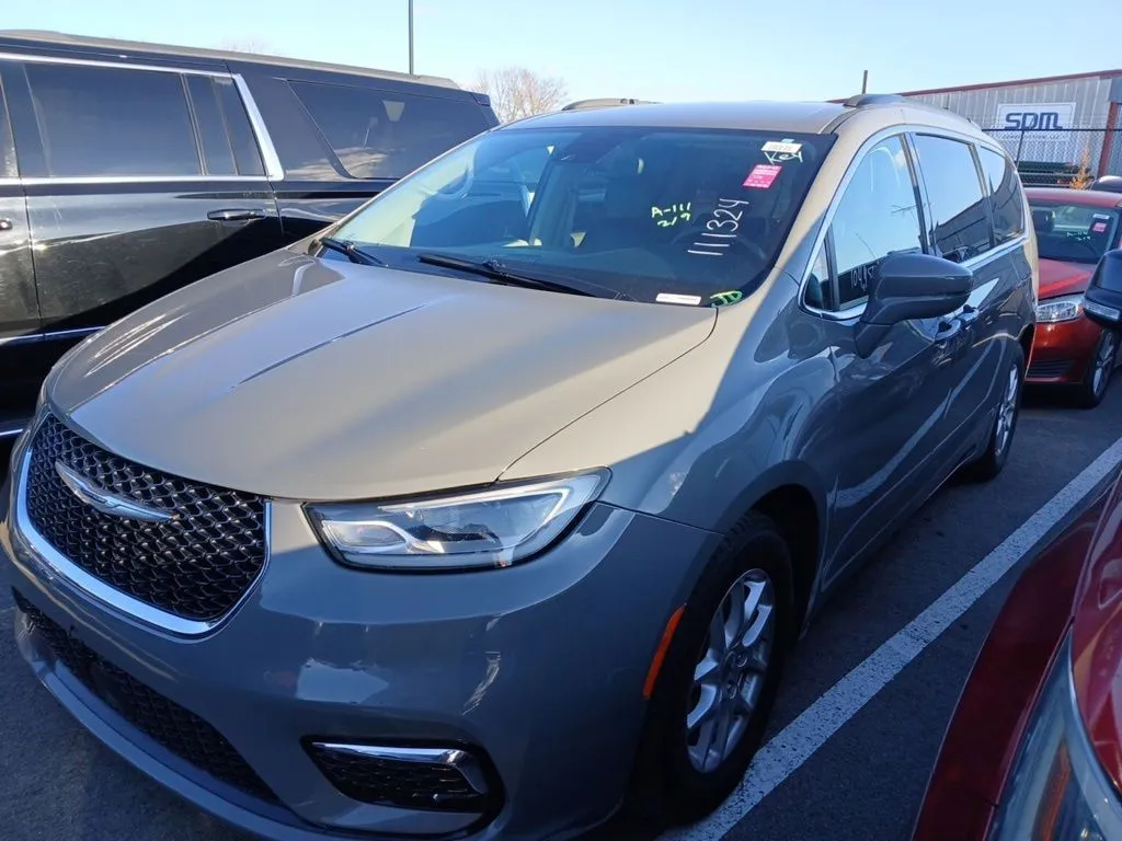 Gray 2022 Chrysler Pacifica Touring L for sale in Indianapolis, IN