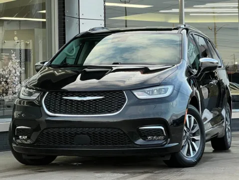 Black 2021 Chrysler Pacifica Hybrid Limited for sale in Indianapolis, IN