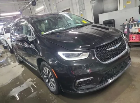 Black 2021 Chrysler Pacifica Hybrid Limited for sale in Indianapolis, IN