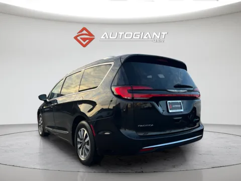 More photos of 2021 Chrysler Pacifica Hybrid Limited at AutoGiant USA Indianapolis, IN