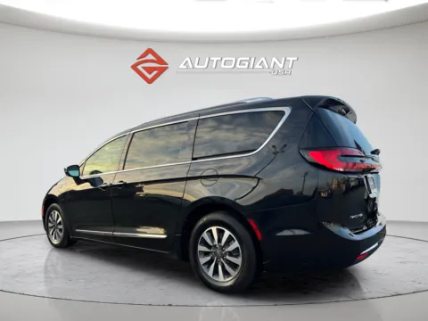 More photos of 2021 Chrysler Pacifica Hybrid Limited at AutoGiant USA Indianapolis, IN