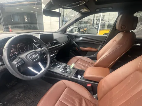 Photos of 2020 Audi Q5 e 55 Prestige for sale in Indianapolis, IN at AutoGiant USA Indianapolis