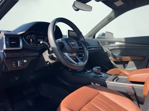 Photos of 2020 Audi Q5 e 55 Prestige for sale in Indianapolis, IN at AutoGiant USA Indianapolis