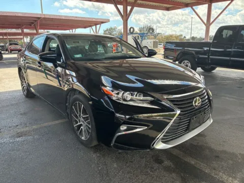 Photos of 2017 Lexus ES 350 for sale in Indianapolis, IN at AutoGiant USA Indianapolis