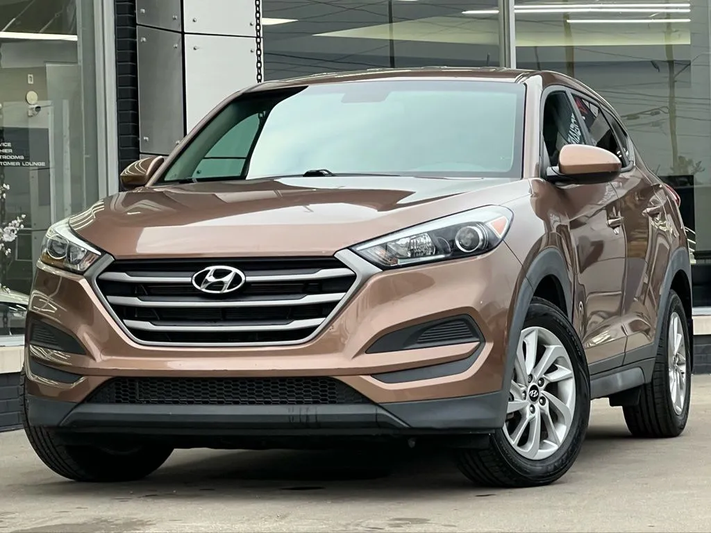 Beige 2016 Hyundai Tucson SE for sale in Indianapolis, IN