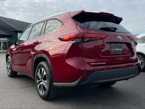 More photos of 2020 Toyota Highlander XLE at AutoGiant USA Indianapolis, IN