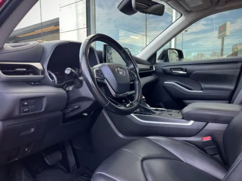 Photos of 2020 Toyota Highlander XLE for sale in Indianapolis, IN at AutoGiant USA Indianapolis