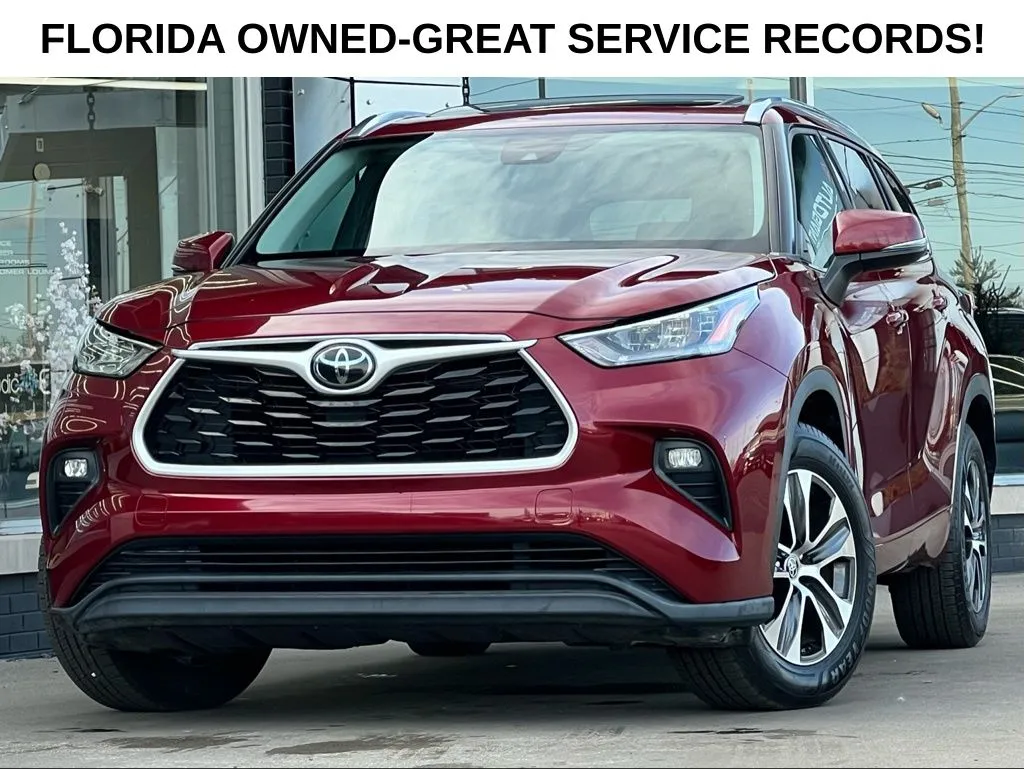 Red 2020 Toyota Highlander XLE for sale in Indianapolis, IN
