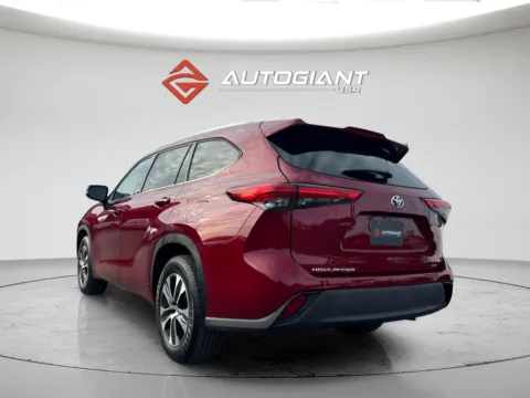 More photos of 2020 Toyota Highlander XLE at AutoGiant USA Indianapolis, IN