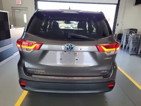 Another view of 2018 Toyota Highlander Hybrid XLE for sale in Indianapolis, IN at AutoGiant USA Indianapolis