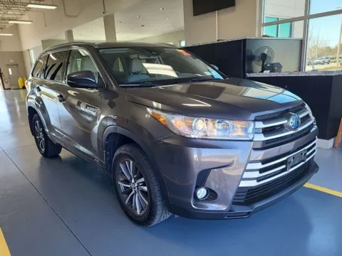 More photos of 2018 Toyota Highlander Hybrid XLE at AutoGiant USA Indianapolis, IN