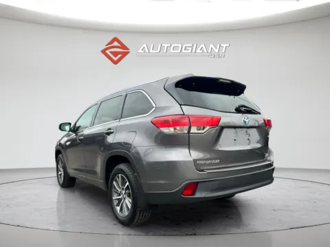 More photos of 2018 Toyota Highlander Hybrid XLE at AutoGiant USA Indianapolis, IN