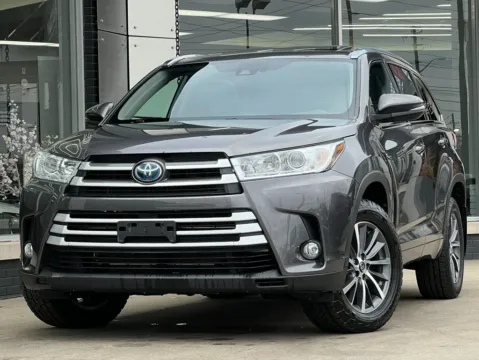 Gray 2018 Toyota Highlander Hybrid XLE for sale in Indianapolis, IN