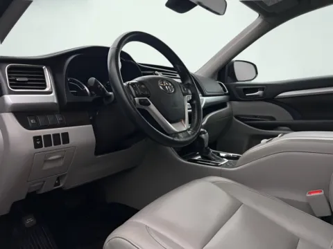 Photos of 2018 Toyota Highlander Hybrid XLE for sale in Indianapolis, IN at AutoGiant USA Indianapolis