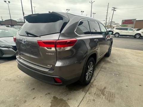 More photos of 2018 Toyota Highlander Hybrid XLE at AutoGiant USA Indianapolis, IN