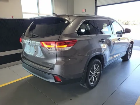 More photos of 2018 Toyota Highlander Hybrid XLE at AutoGiant USA Indianapolis, IN