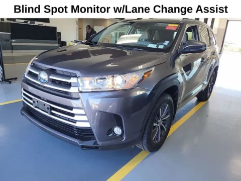 Gray 2018 Toyota Highlander Hybrid XLE for sale in Indianapolis, IN