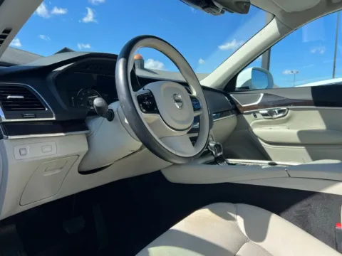 Photos of 2019 Volvo XC90 T5 Momentum for sale in Indianapolis, IN at AutoGiant USA Indianapolis