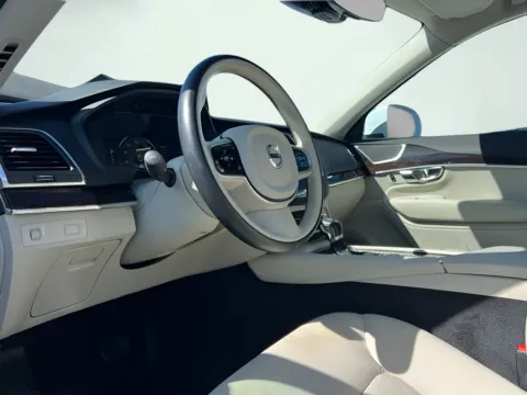 Photos of 2019 Volvo XC90 T5 Momentum for sale in Indianapolis, IN at AutoGiant USA Indianapolis