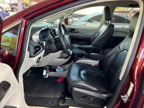 More photos of 2020 Chrysler Pacifica Touring L at AutoGiant USA Indianapolis, IN