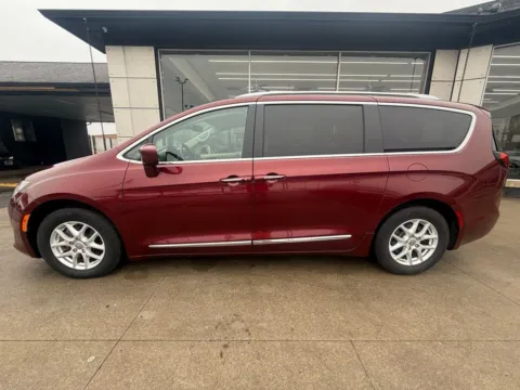 Photos of 2020 Chrysler Pacifica Touring L for sale in Indianapolis, IN at AutoGiant USA Indianapolis