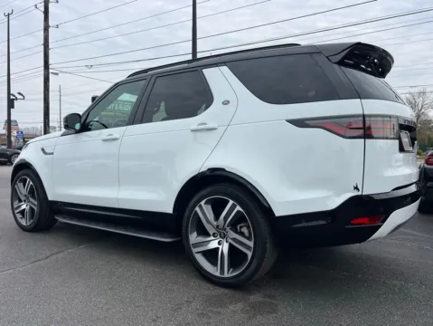 More photos of 2021 Land Rover Discovery HSE R-Dynamic at AutoGiant USA Indianapolis, IN